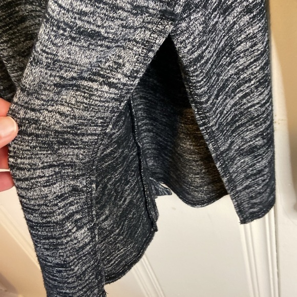 Vera Wang Grey/Black Button Up Cardigan Side Slits Size S - Picture 6 of 10